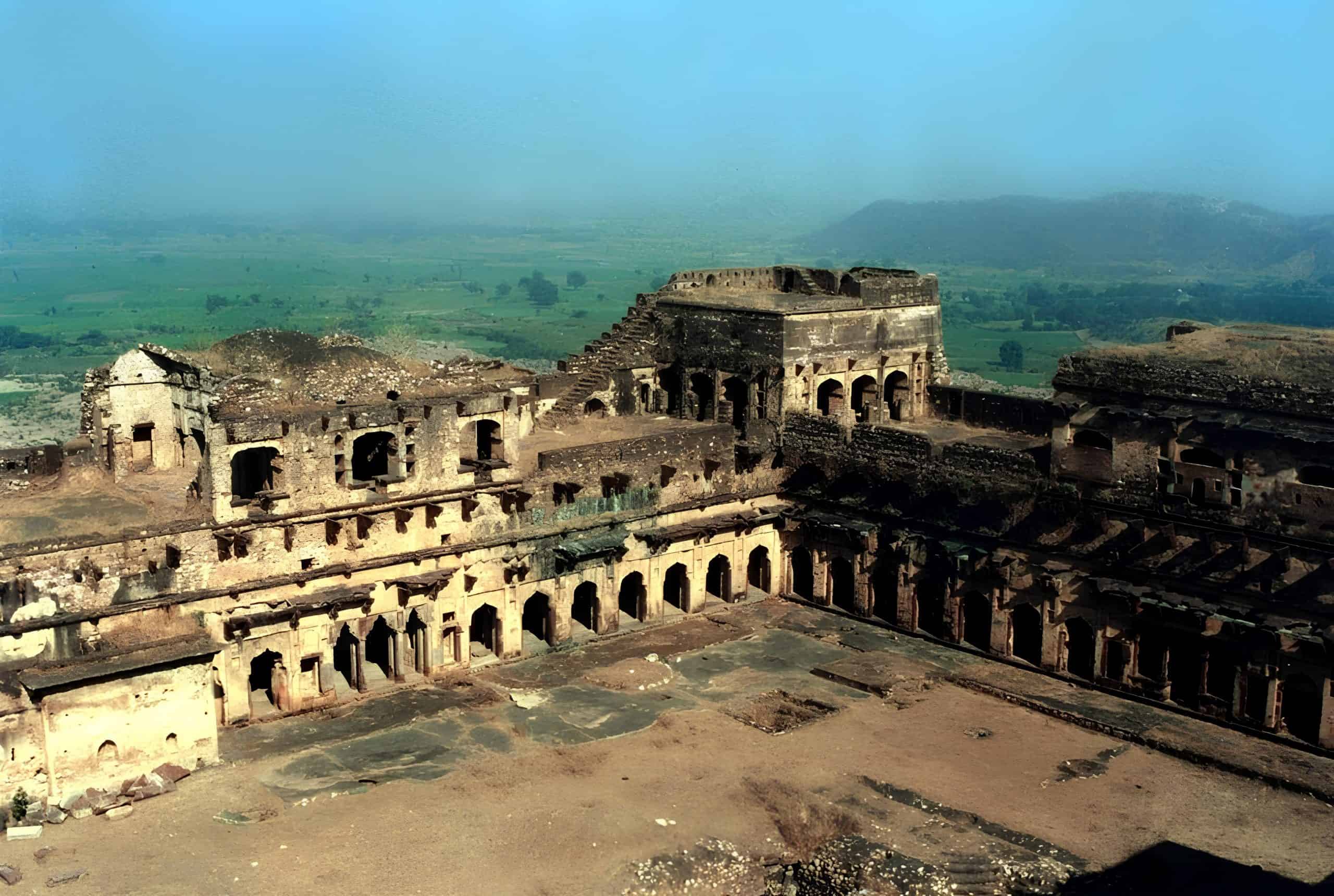 Today, Datia palace stands still and sublime, a silent sentinel of history.