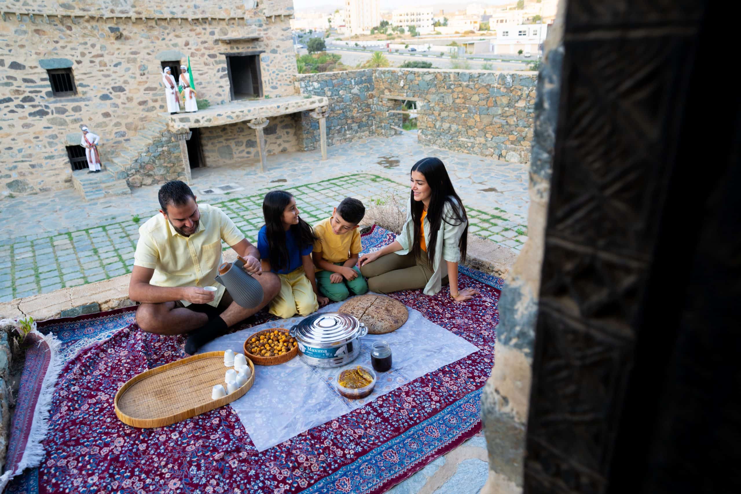 In cities like Riyadh and Jeddah, as well as smaller towns, vegetarian-friendly dishes are accessible and increasingly common.