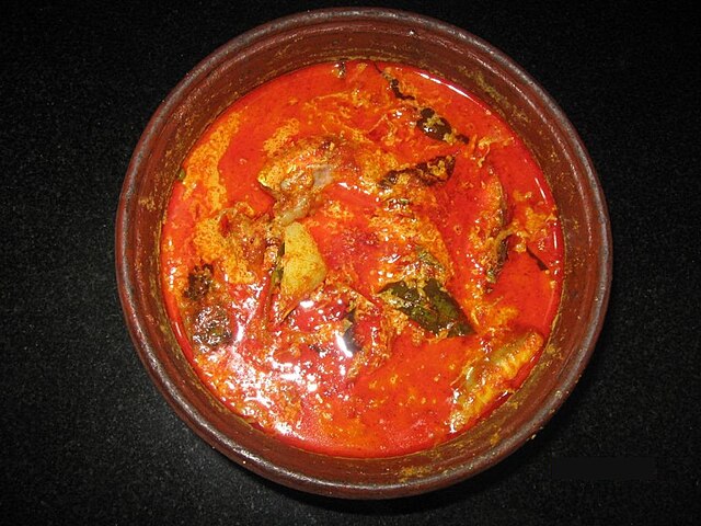 Kerala’s fish curry is a soulful blend of tangy tamarind, creamy coconut, and fresh catch that brings the Arabian Sea straight to your plate. Courtesy: Wikimedia
