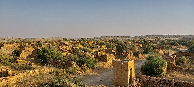 Ruins of the ghost town of Kuldhara. Image courtesy: Pinakpani via Wikkimedia commons