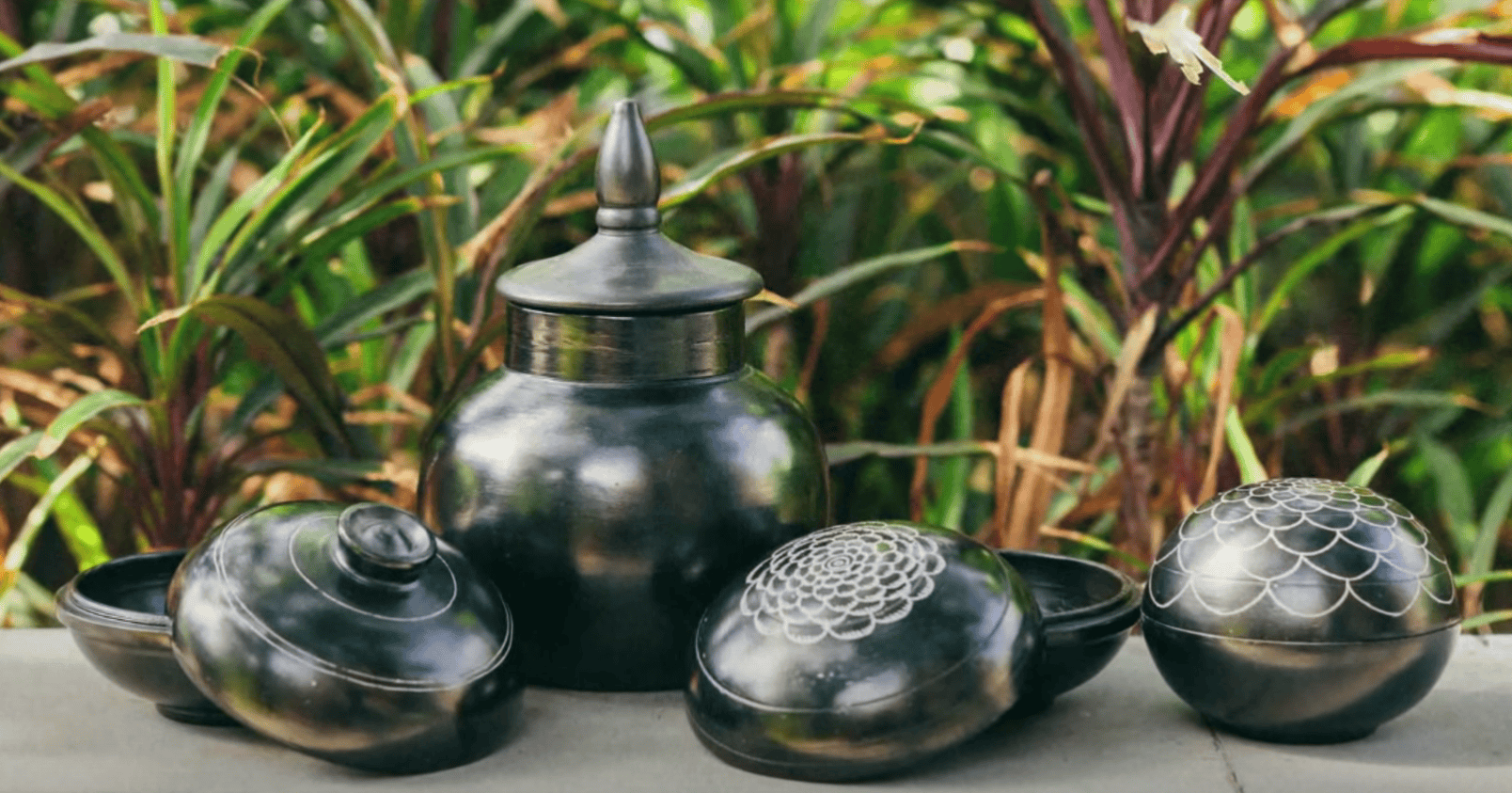 Handcrafted elegance: Black pottery etched with silver motifs, reflecting centuries-old traditions from Nizamabad and Longpi. Courtesy: Wikipedia