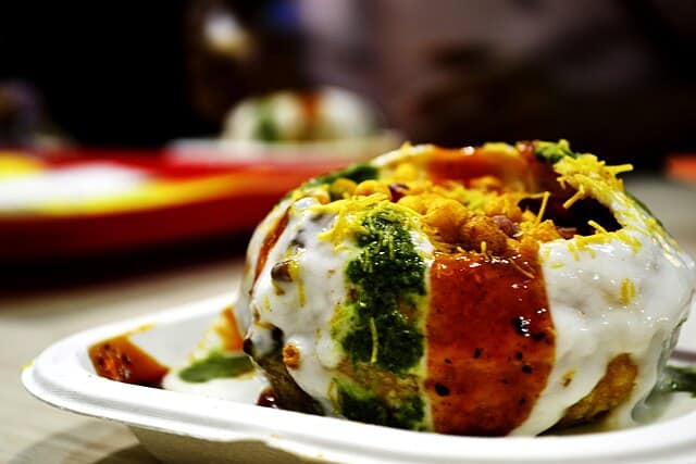 Flaky on the outside, bursting with spicy goodness inside, Jaipuri Kachori brings the bold and royal flavours of Rajasthan to your plate with every bite. Courtesy: Wikimedia