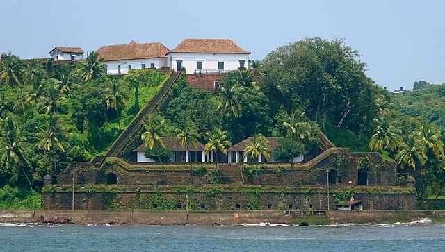 Reis Magos Fort: View from Mandovi River.  Image Courtesy- Rajib Ghosh via Wikimedia commons 