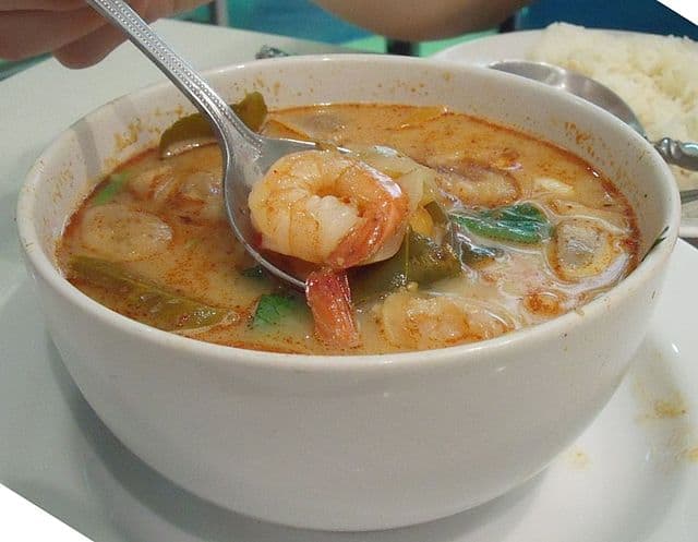 Tom Yum Soup ften enjoyed communally, reflecting Thai values of sharing and hospitality. Image courtesy: David via wikimedia common