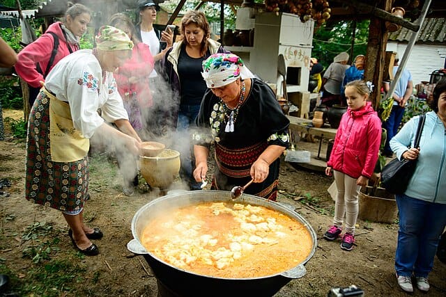 Beyond its role at the dining table, borscht has become a symbol of unity, perseverance, and cultural pride amidst turbulent periods in Ukraine’s history. Image credits: Yurii-mr via Wikimedia commons