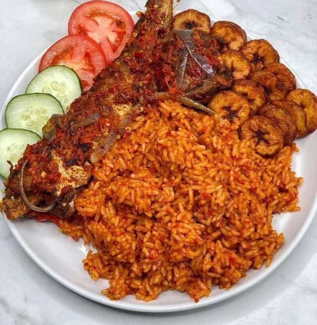 Ceebu Jën is recognised as the precursor to the famous West African Jollof rice, fueling regional culinary debates known as the “Jollof rice wars” about the dish’s origin and variations across countries like Ghana and Nigeria.