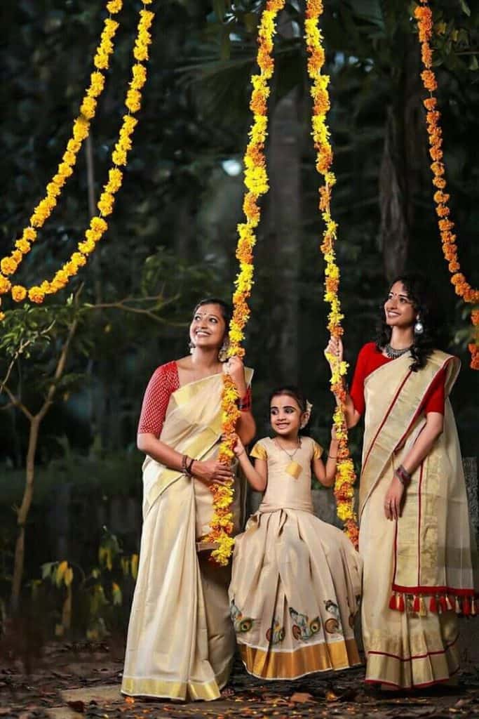 The up-and-down surges on the swing entertain women and children during Onam. Named Oonjal Attam, where the swing is colourfully decorated, the afternoon engagement comes after the sumptuous sadya.