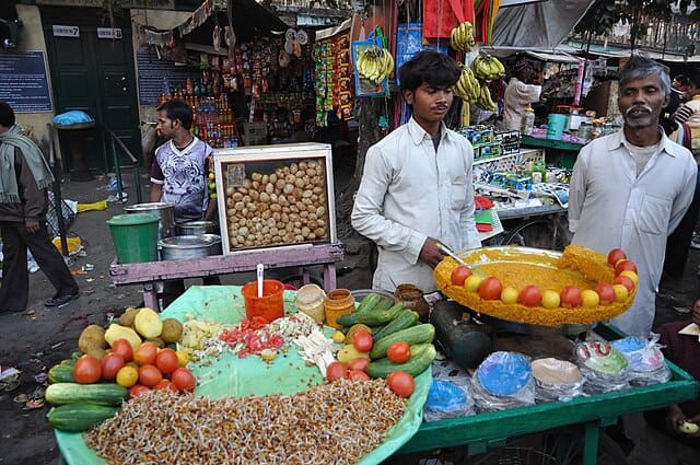 A ghugni Seller in front ot the main gate of Alipore Zoological Garden, Kolkata. Courtesy: Biswarup Ganguly, Wikimedia