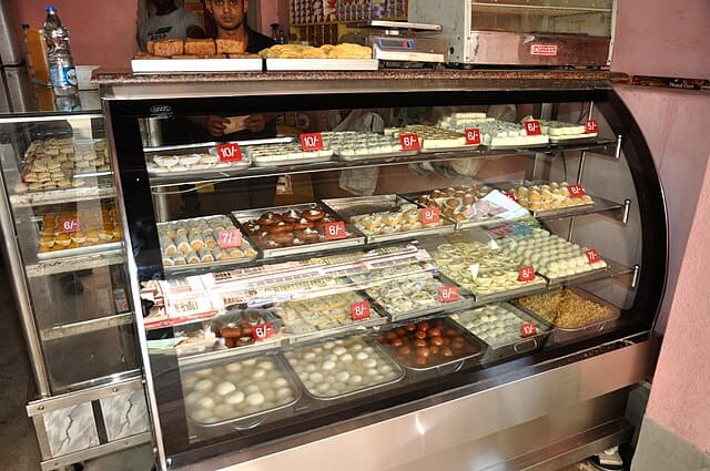 Bishnu Ram Sweets, Narendrapur, Kolkata. Courtesy: Biswarup Ganguly, Wikimedia