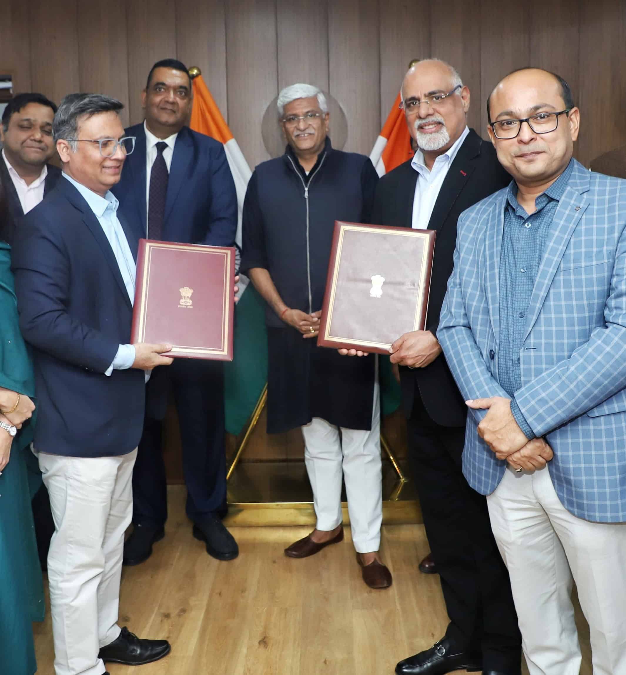 Shri Gajendra Singh Shekhawat, Honourable Minister from Ministry of Tourism, Government of India, joins officials from the Mastercard as they formalise the MoU to boost tourism growth and strengthen secure digital payments across India.