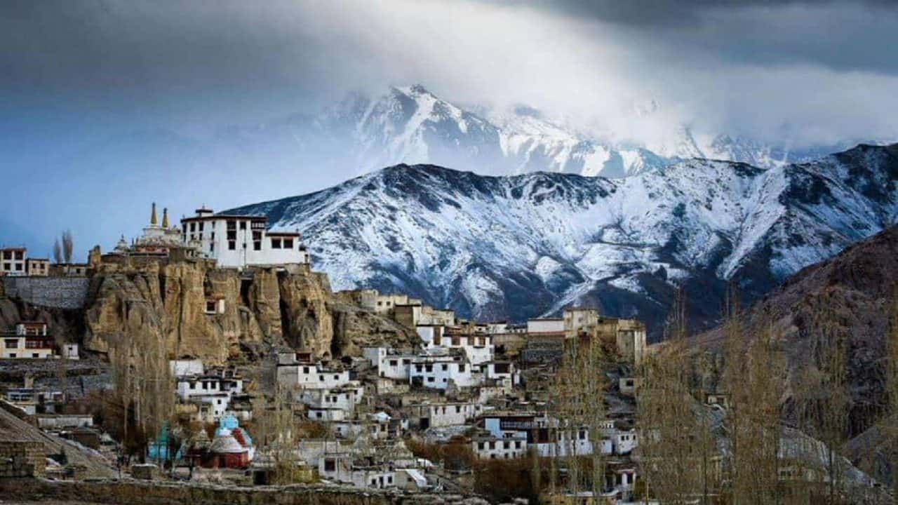 Snow-draped Dras sits quietly amid rugged Himalayan peaks, reflecting life at the edge of extreme cold in Ladakh’s high-altitude frontier. Image Courtesy: Incredible India