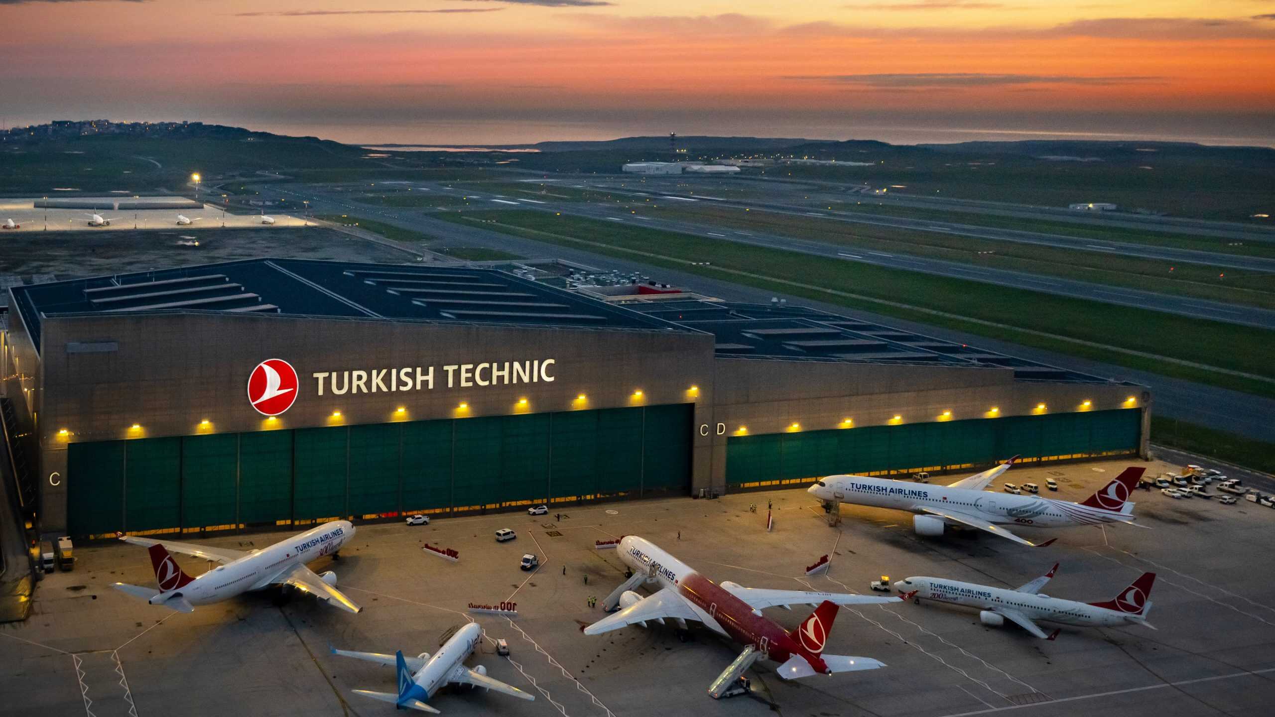 Aircraft representing key milestones in Turkish Airlines’ fleet expansion were also showcased at the event venue, alongside a full-scale replica of the airline’s first aircraft, drawing significant interest