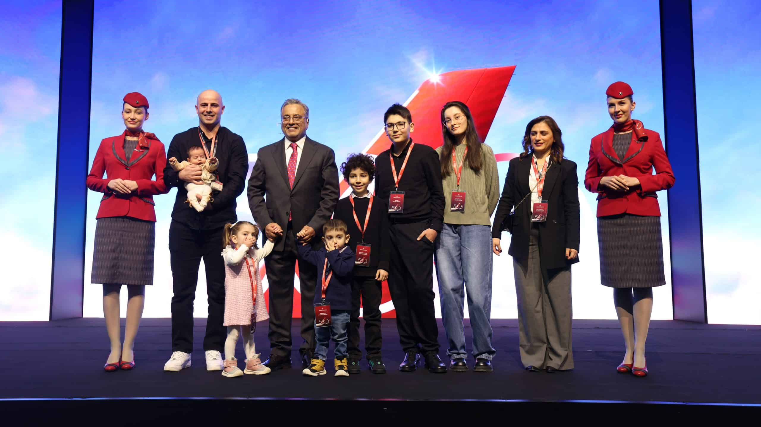 The event at Istanbul Airport was attended by executives from Turkish Airlines and its subsidiaries, former senior executives, employees and retirees, as well as prominent figures from the aviation industry.
