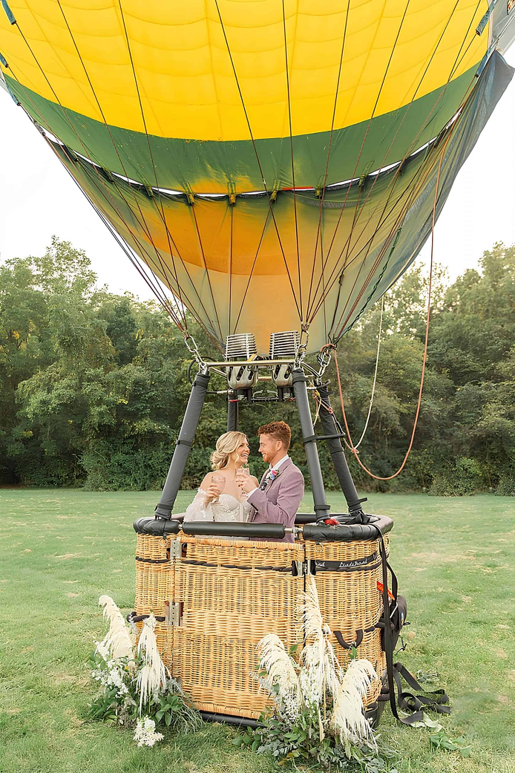 A wedding in hot air balloons. Courtesy: boho-weddings.com
