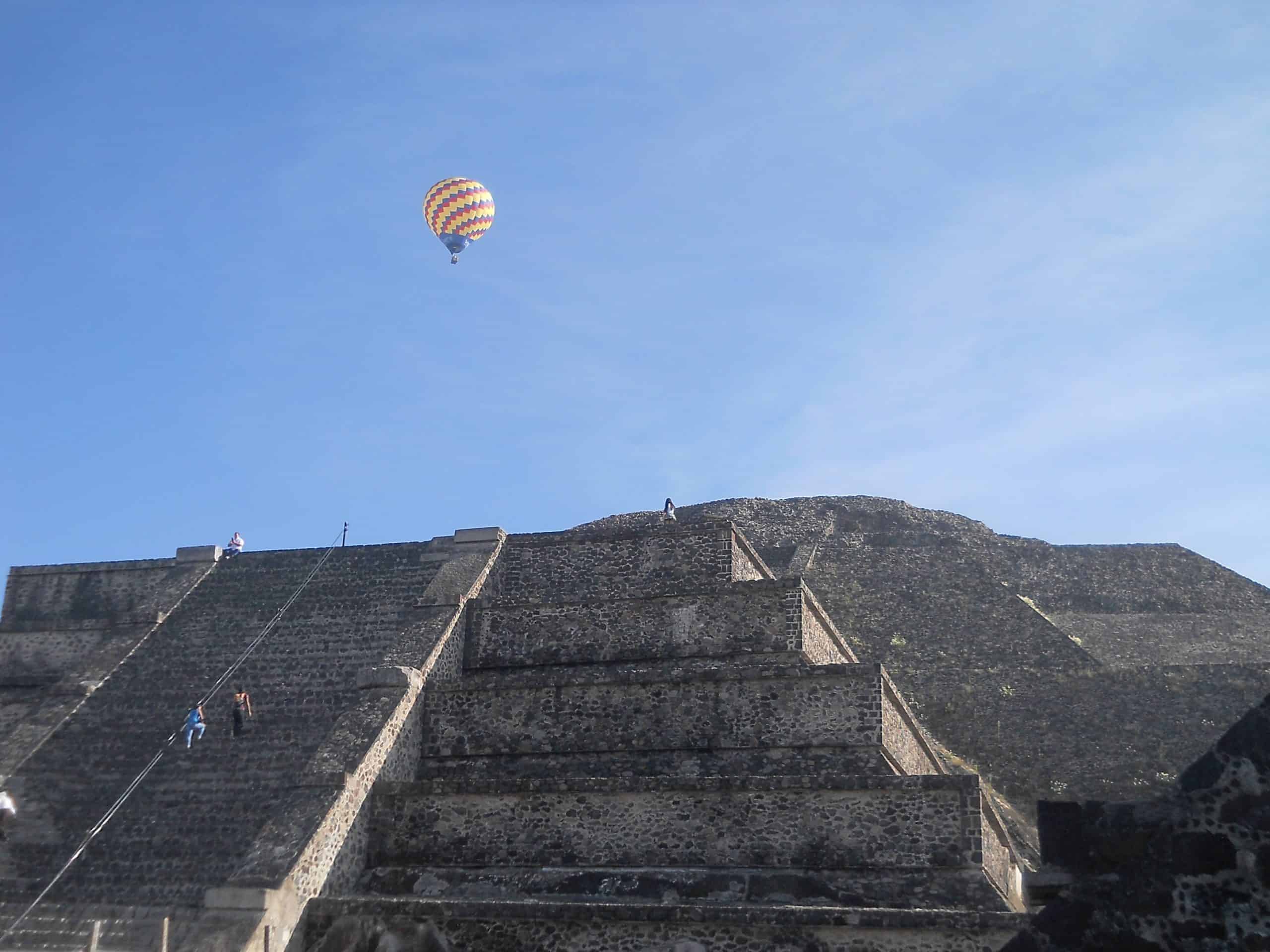 Teotihuacán - Piramide della Luna. Courtesy: Wikimedia Commons
