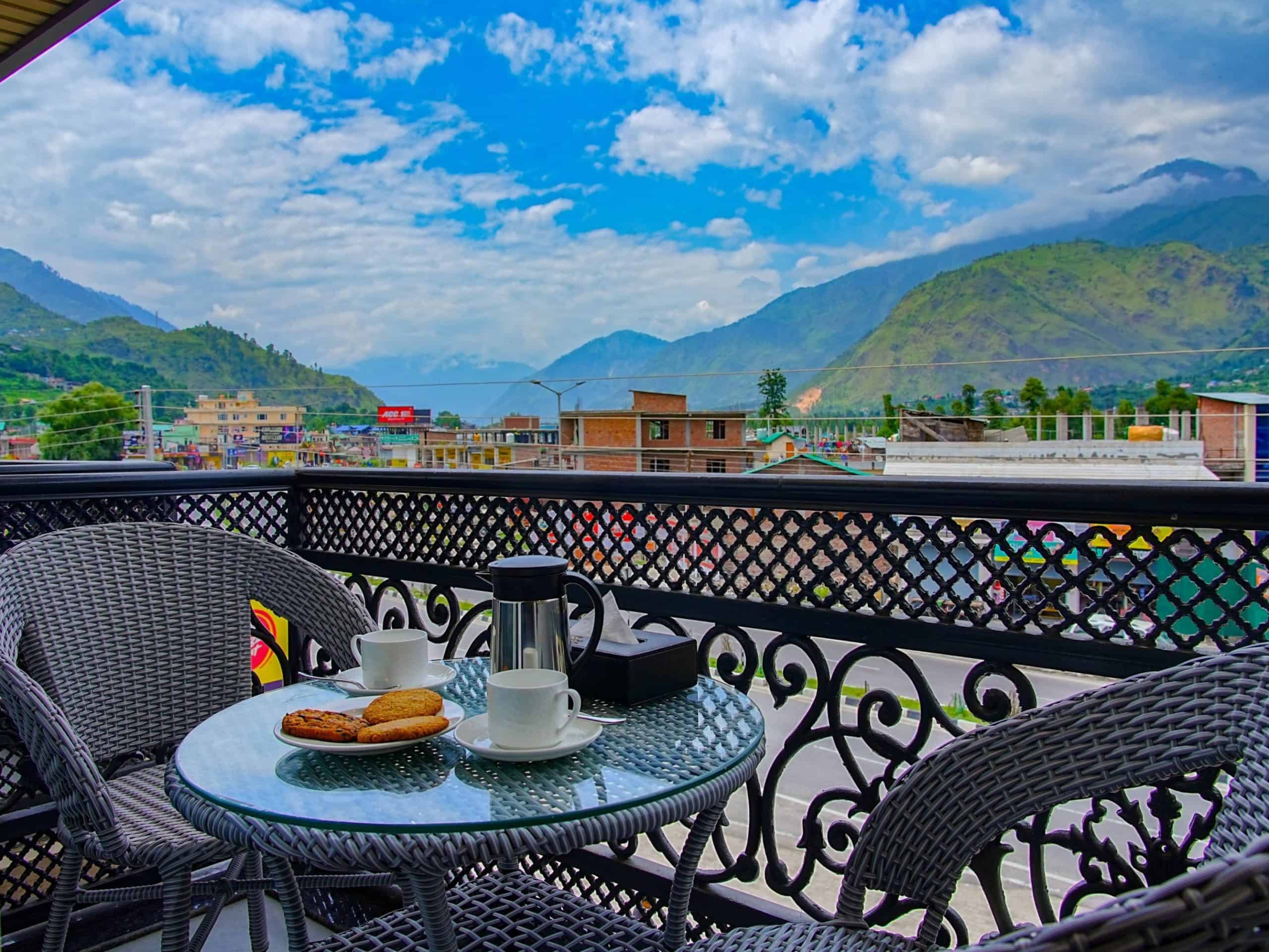 Click Hotel Bhuntar balcony view