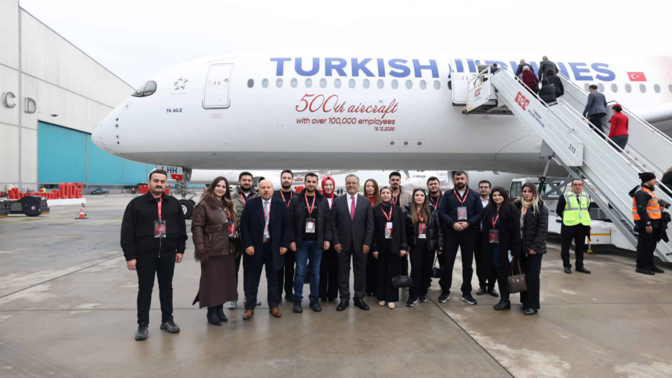 Turkish Airlines unveils its 500th aircraft featuring a special livery of 100,000 employees