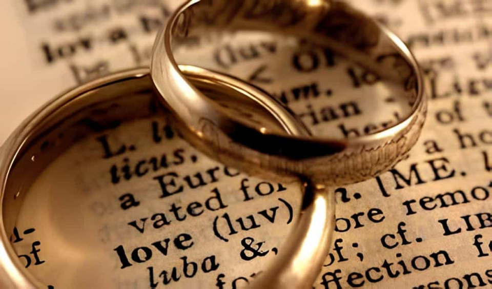 10 Tokens Of Love, Courtship and Devotion Through The Ages